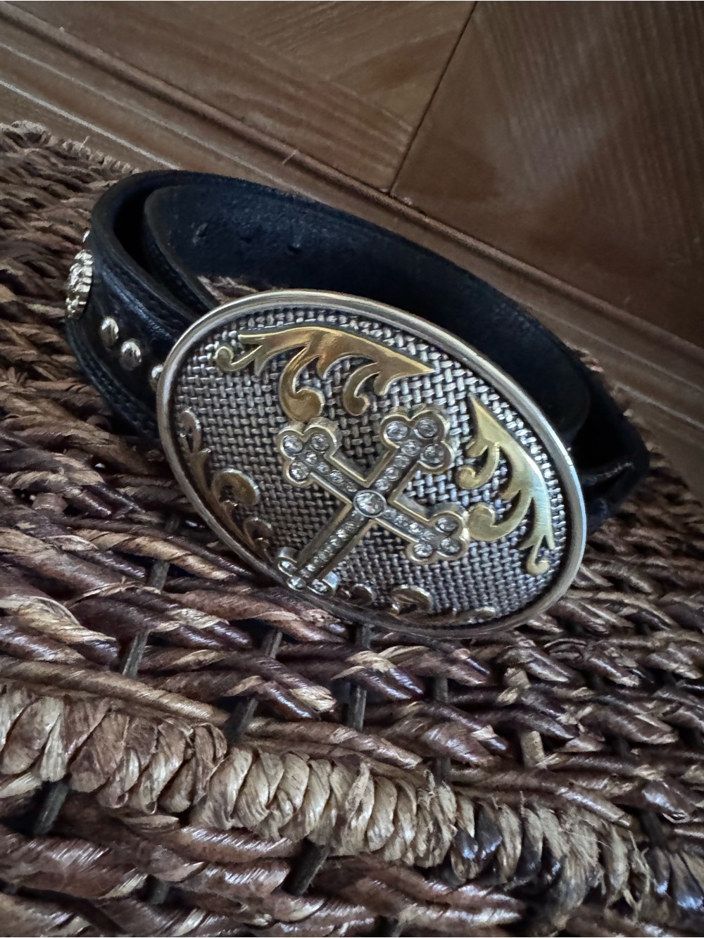 Black Leather Men's Belt with Decorative Cross Buckle
